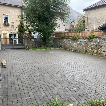 A Deux Pas Du Rheby Hotel Villebois Bagian luar foto