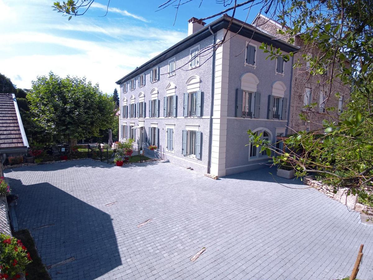 A Deux Pas Du Rheby Hotel Villebois Bagian luar foto