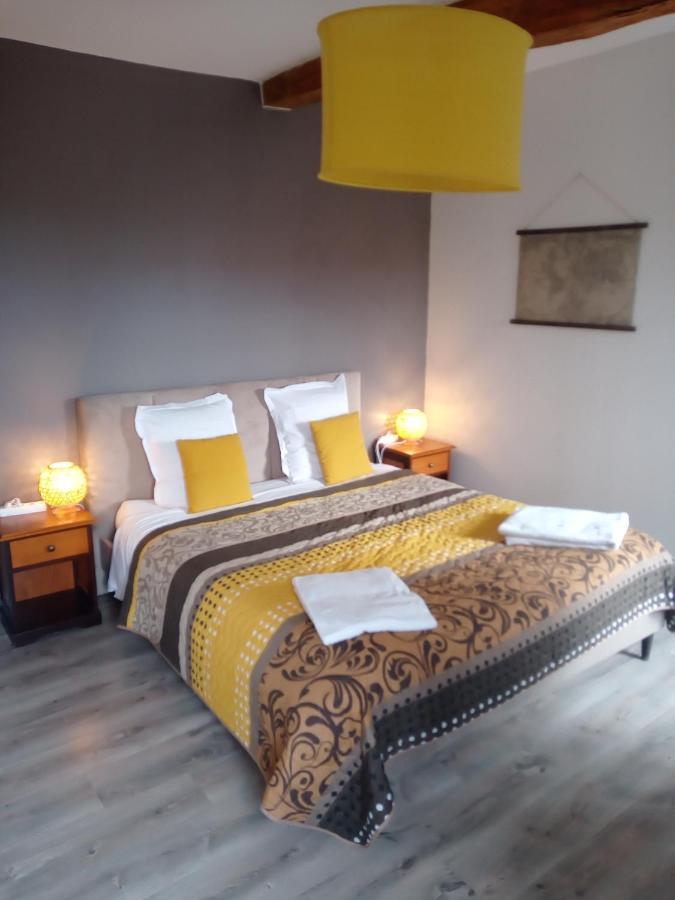 A Deux Pas Du Rheby Hotel Villebois Bagian luar foto