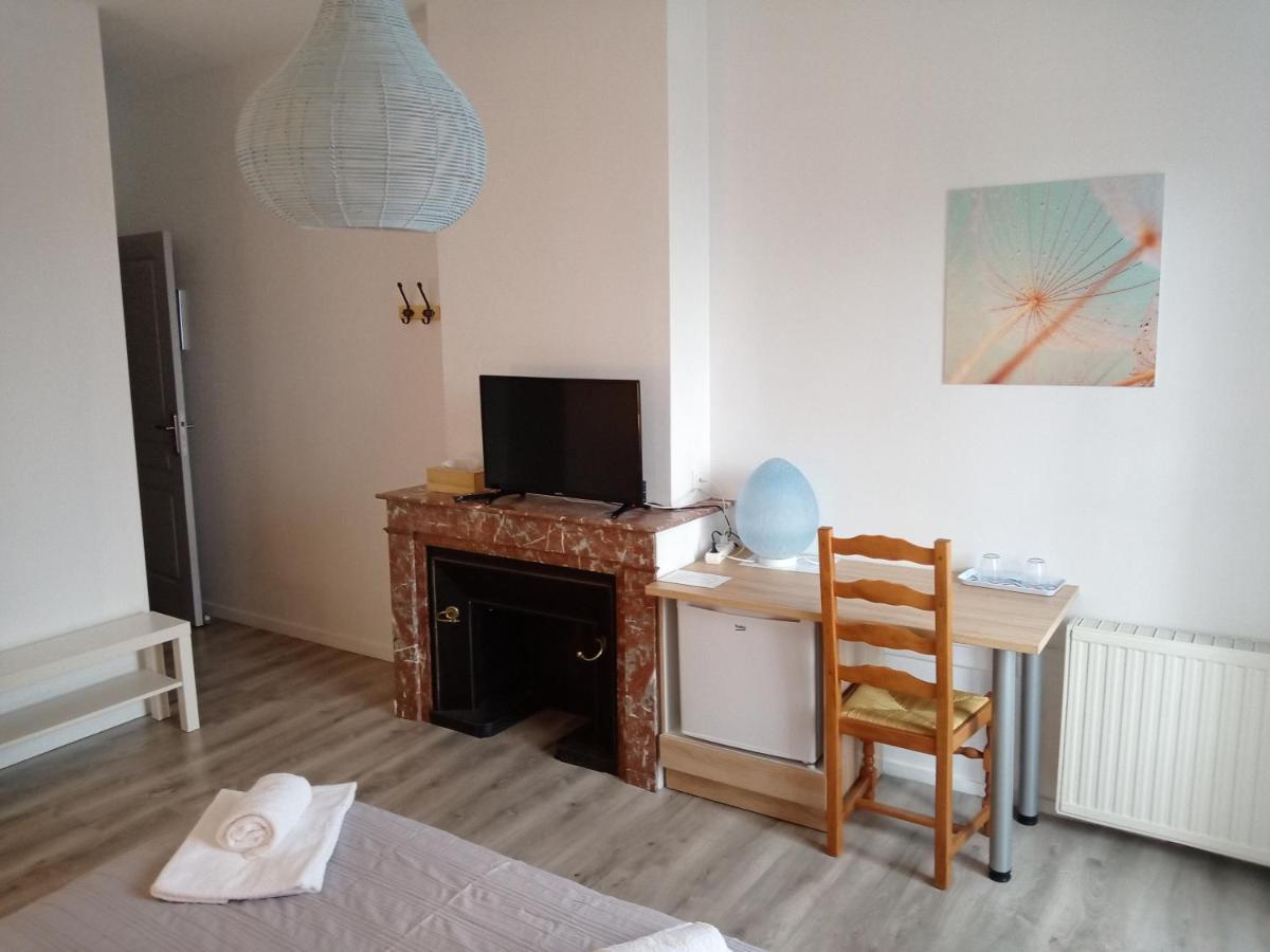 A Deux Pas Du Rheby Hotel Villebois Bagian luar foto