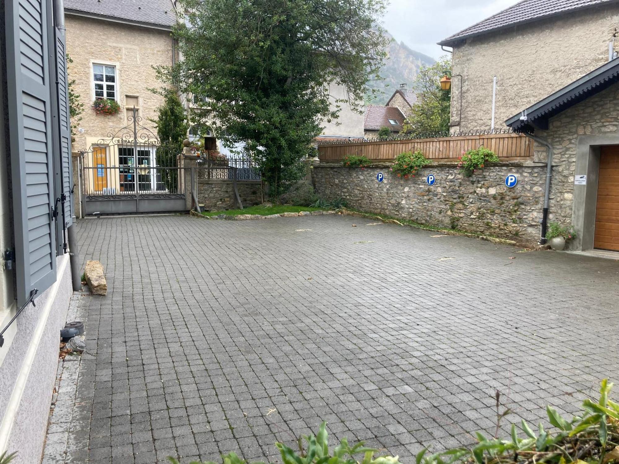 A Deux Pas Du Rheby Hotel Villebois Bagian luar foto