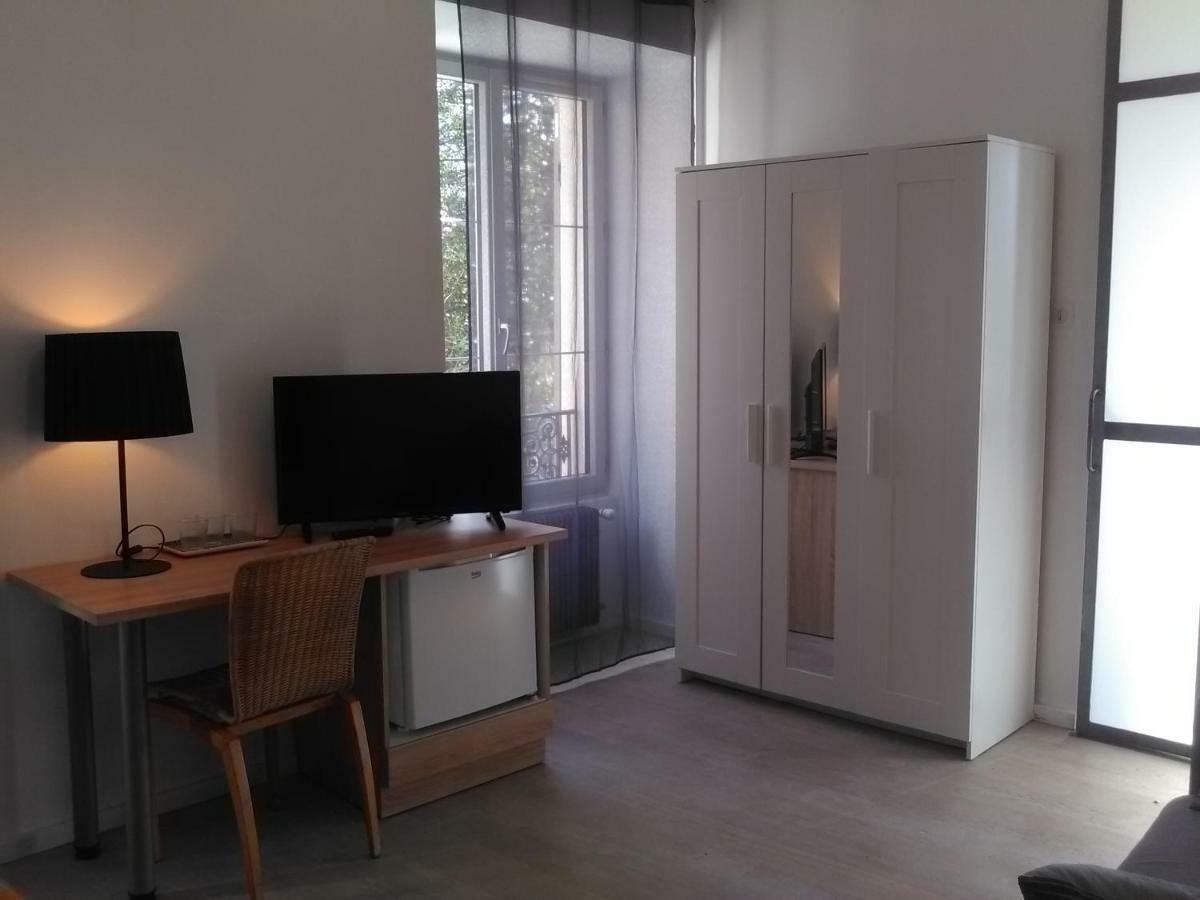 A Deux Pas Du Rheby Hotel Villebois Bagian luar foto