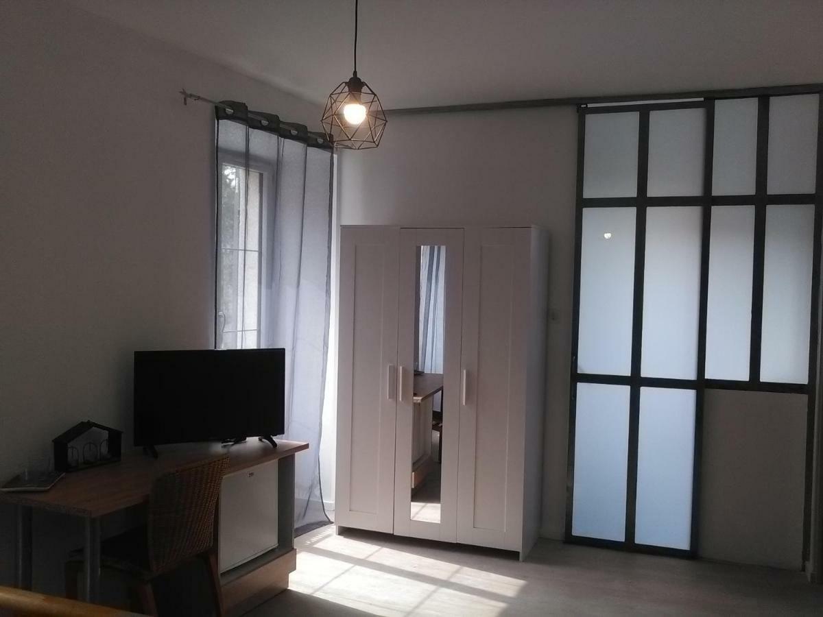 A Deux Pas Du Rheby Hotel Villebois Bagian luar foto